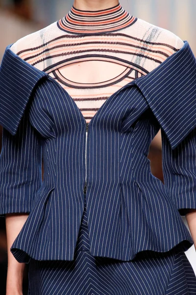 Look 25